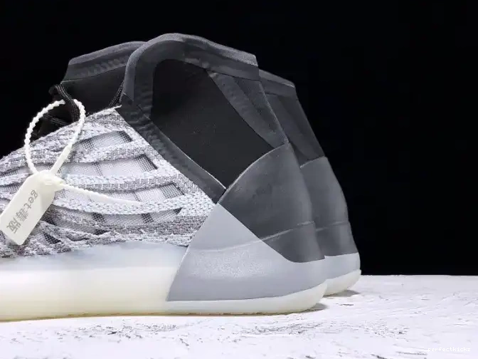 EG1535 Basketball Adidas Quantum Yeezy 0517